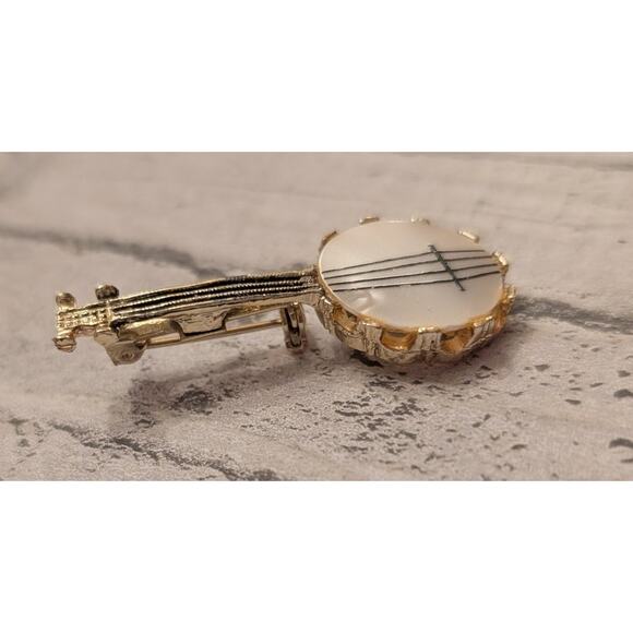 Mother of Pearl Gold Tone Banjo Brooch Instrument - Picture 3 of 6
